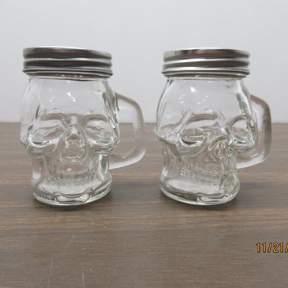 N/A Other - Skull Salt & Pepper Shaker Set